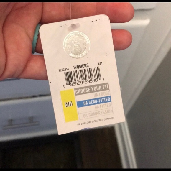 BUNDLE of UNDER ARMOUR workout tees! Worth $100! - Picture 7 of 8